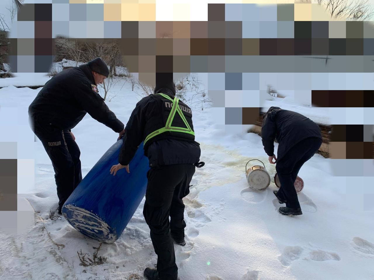 На Волині поліцейські знищили понад 600 літрів самогонної закваски