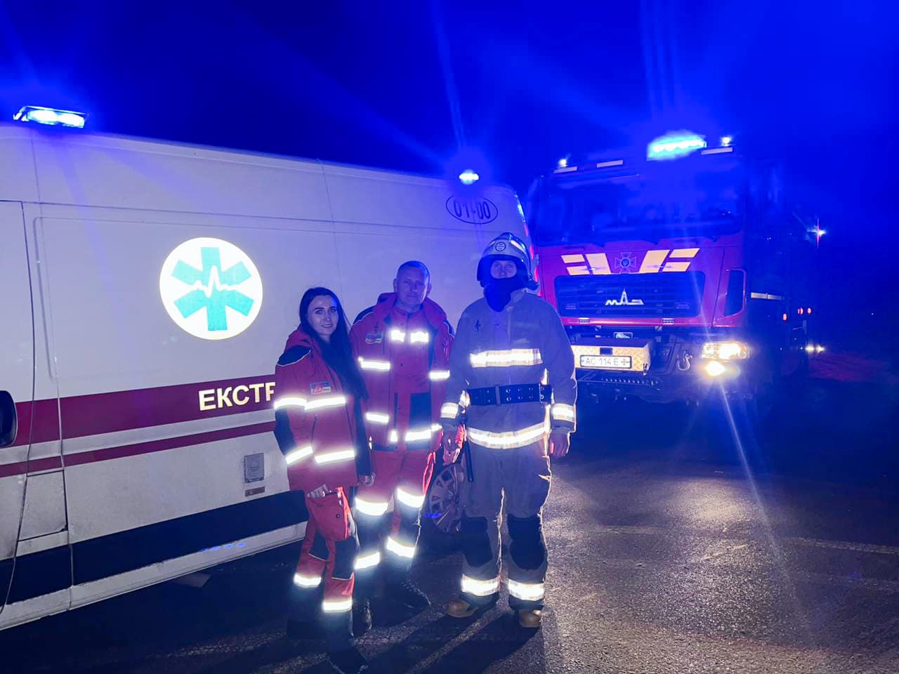 Волинські рятувальники визволили зі снігового замету авто швидкої допомоги