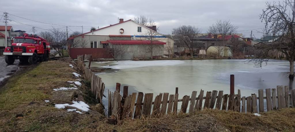 На Волині рятувальники відкачувати воду з обійсть