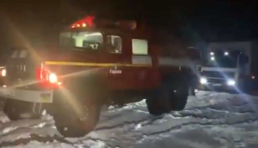 Волинські рятувальники відбуксирували вантажівку, що потрапила у замет