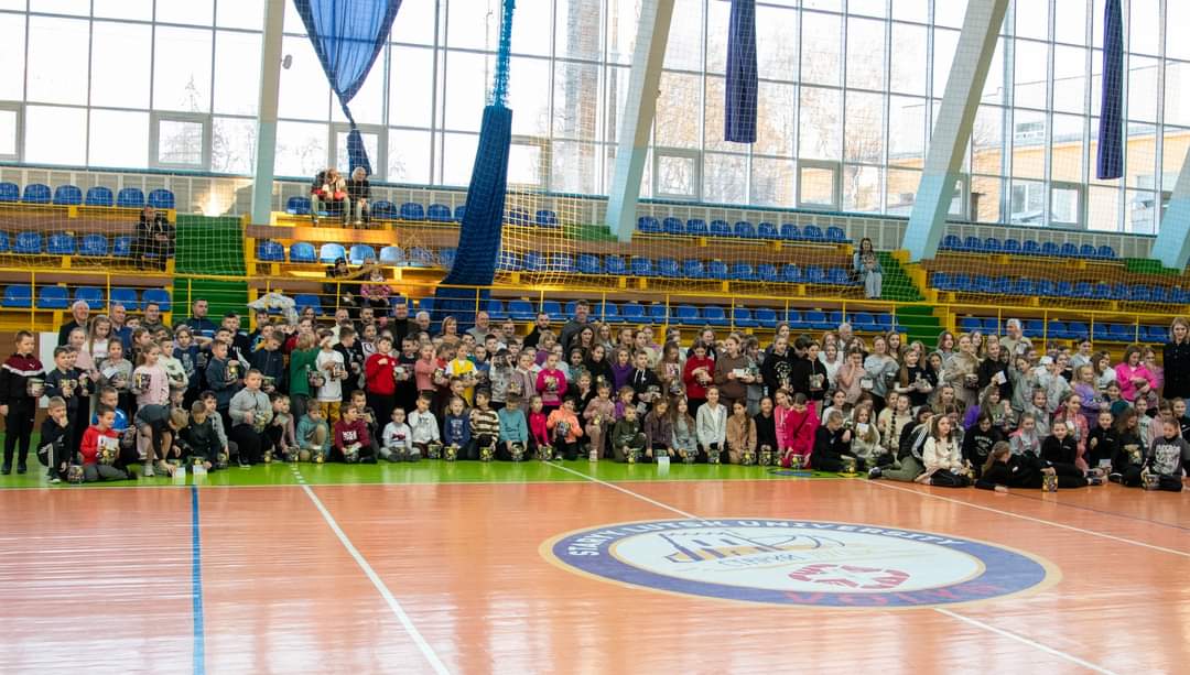 У Луцьку дві сотні дітей отримали квитки спортсменів