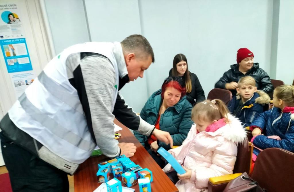 Наймолодші жителі Рожищенської громади отримали допомогу від фонду «Регіон Карпат» NEEKA