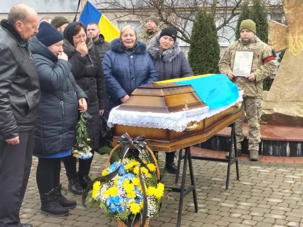 В останню земну дорогу провели загиблого Івана Козярчука з Єлізаветина