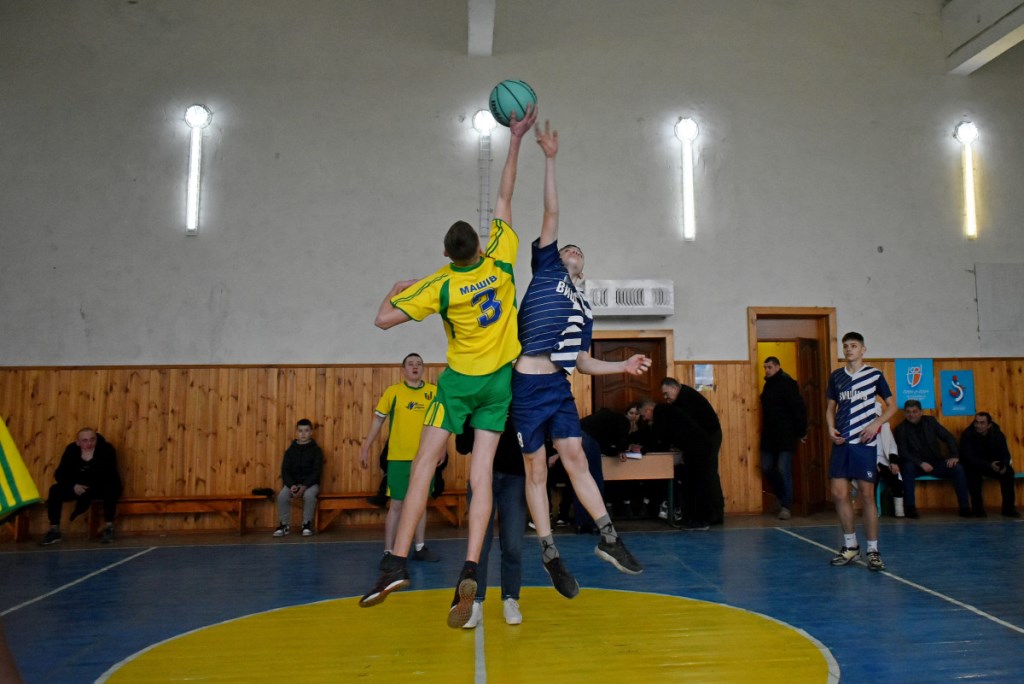 У Вишнівській громаді відбувся другий етап Всеукраїнських шкільних ігор Пліч-о-пліч з баскетболу