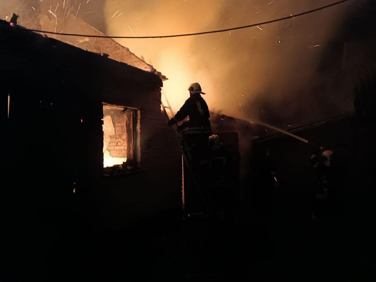 Надзвичайники ліквідували пожежу в селі Володимирського району
