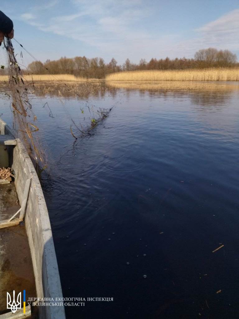 На Волині виявили браконьєрські сітки у гідрологічному заказнику