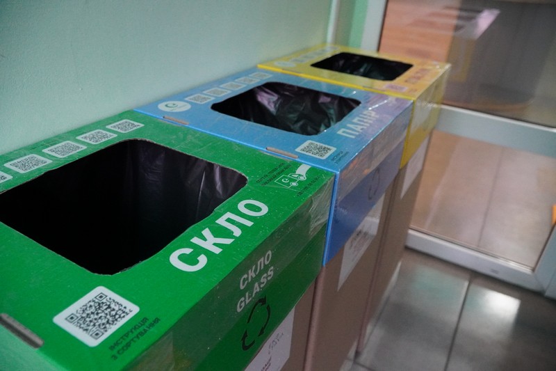 Володимирська громада отримала контейнери для роздільного збору сміття
