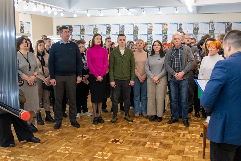 Янголи Маріуполя: у Волинському краєзнавчому музеї презентували виставку, присвячену полку «Азов»