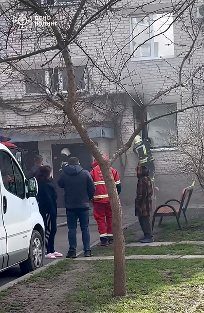 У Луцьку рятувальники оперативно ліквідували пожежу в кухні багатоквартирного житлового будинку