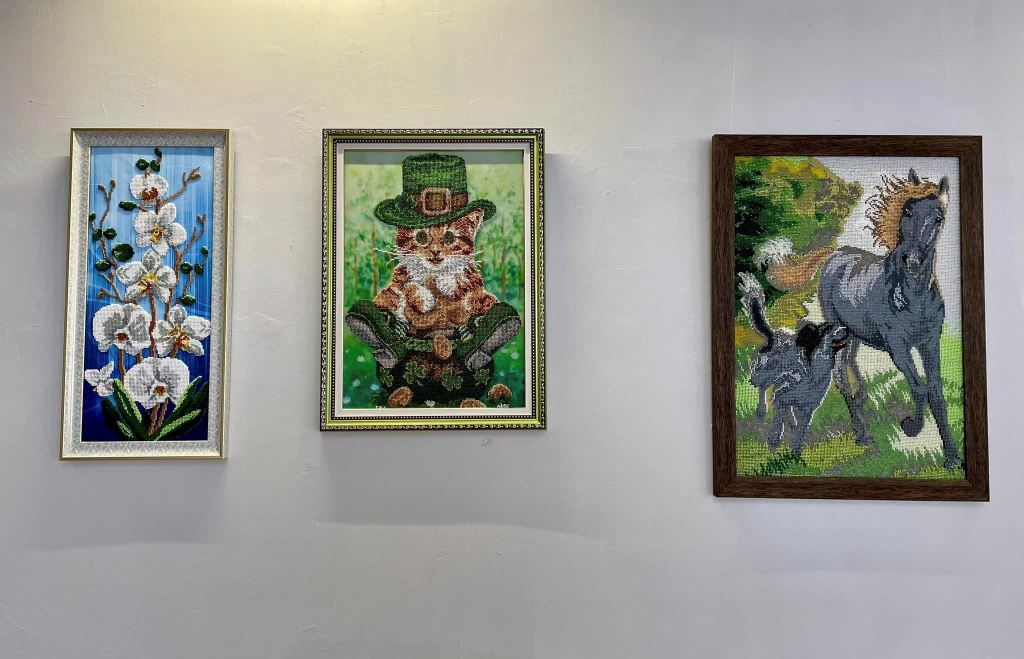 У Нововолинському музеї відкрили виставку картин Олени Павлової «Мистецтво вишивки»