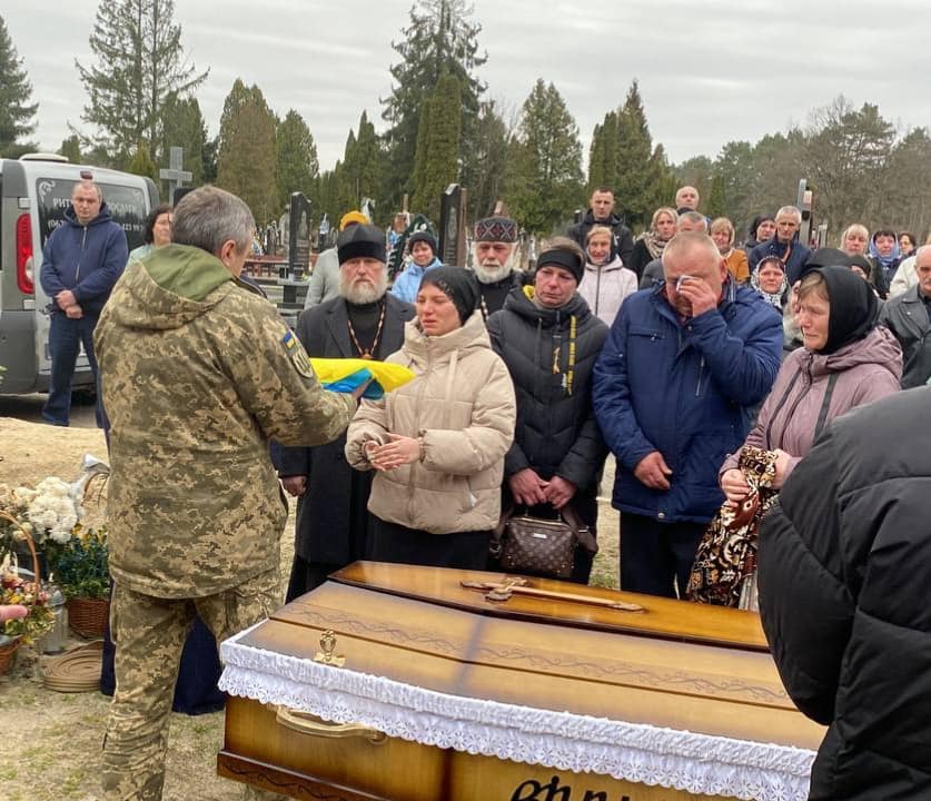 У 25 загинув за Україну: у Підгайцівській громаді поховали молодого Героя Пархомчука Олександра