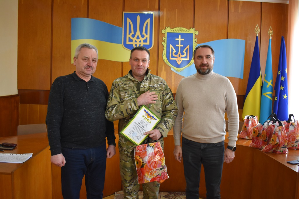 У Володимирській РВА відзначили членів добровільних формувань територіальних громад