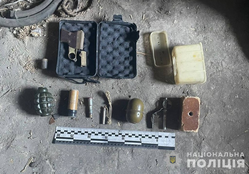 На Камінь-Каширщині у молодика вилучили гранати, зброю та набої