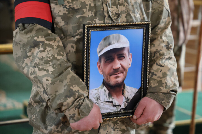 Загинув у бою за Україну: у Луцькій громаді попрощалися з Героєм Ігорем Журавлем