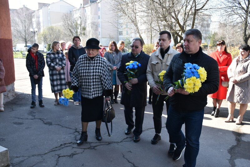 Квітами та промовами вшанували у Луцьку пам’ять В’ячеслава Чорновола