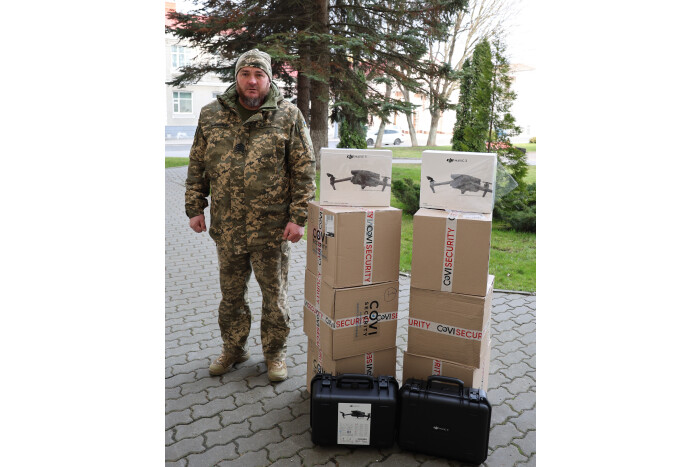 У Луцьку передали квадрокоптери та інше обладнання військовим