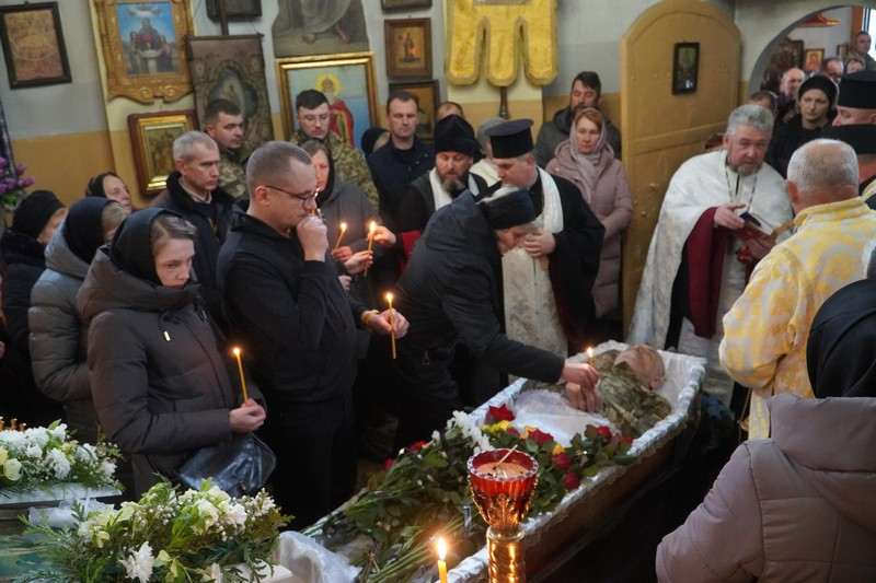 Володимирська громада провела в останню дорогу сержанта Ігоря Остапчука