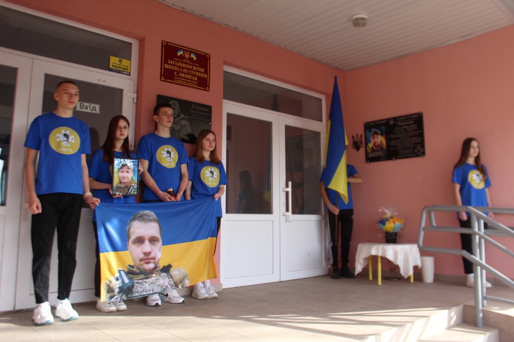 У Маневицькій громаді відкрили меморіальну дошку загиблому бійцю Олегу Миткалику
