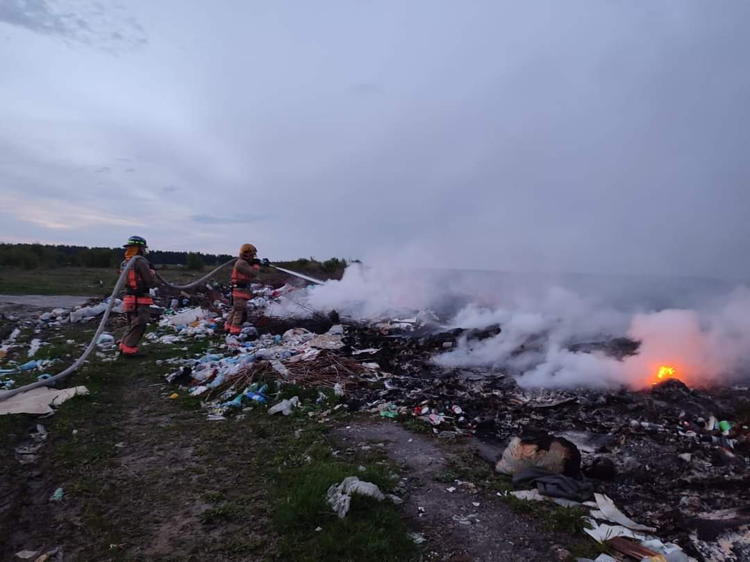 Минулої доби на Волині гасили чотири пожежі сміття на відкритій території