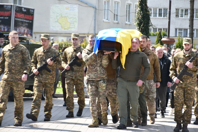 Лучани попрощалися з головним сержантом бригади «Хартія» Олександром Ющенком