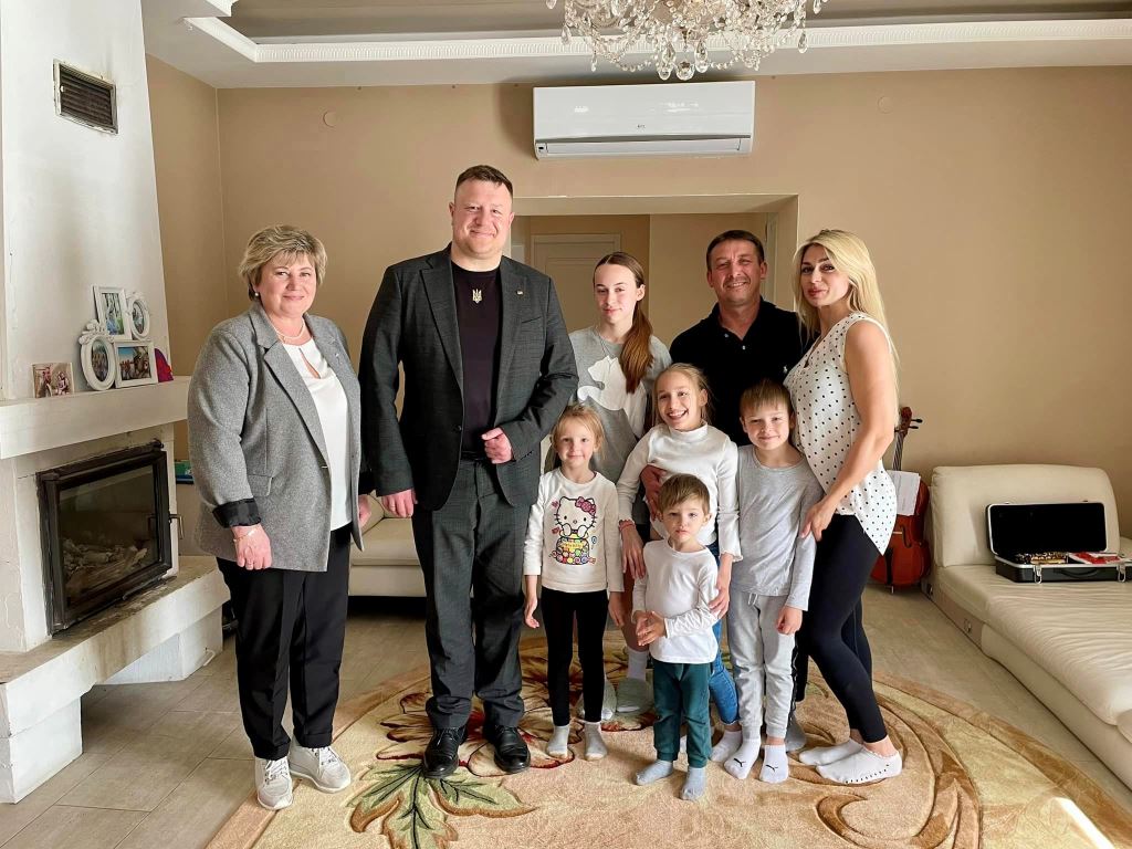 Великодні традиції: у Нововолинській громаді привітали прийомні сім’ї та родини дитячих будинків сімейного типу