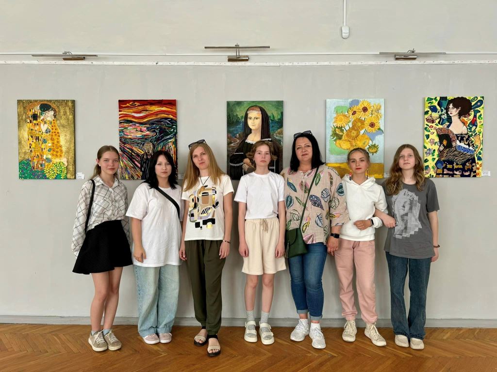 Випускники Нововолинської школи мистецтв демонструють дипломні роботи