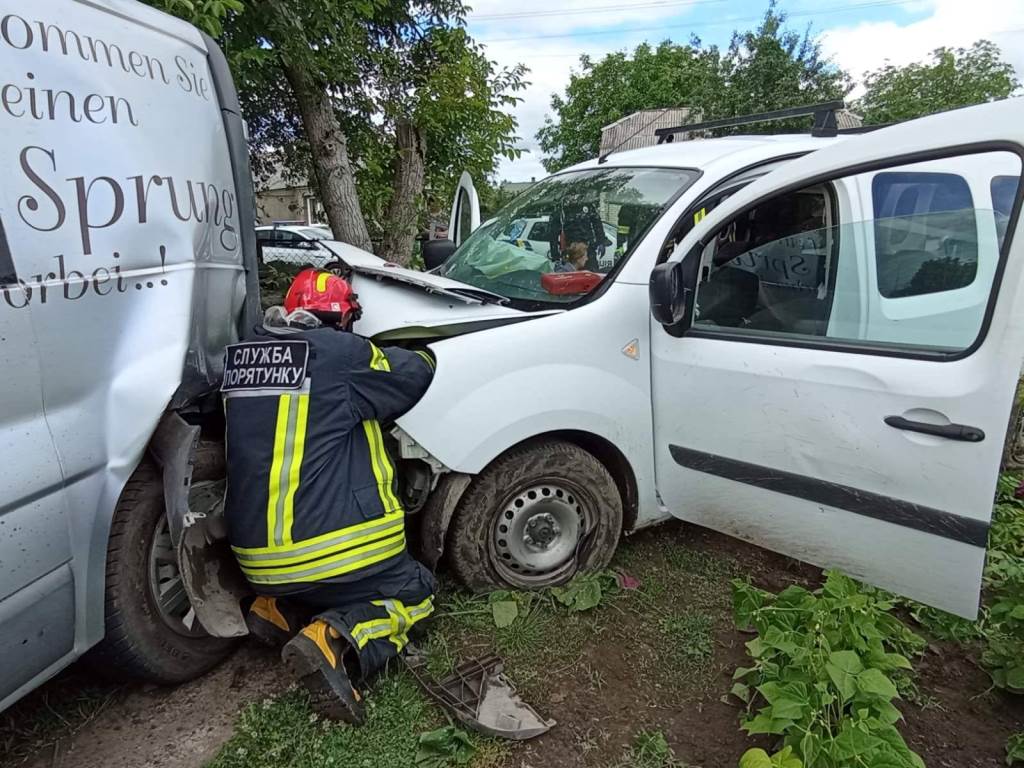 У Володимирі рятувальники надали допомогу жінці, яка потрапила в автопригоду