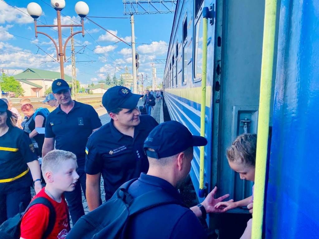 На Волині зустріли евакуаційний потяг з Харківщини