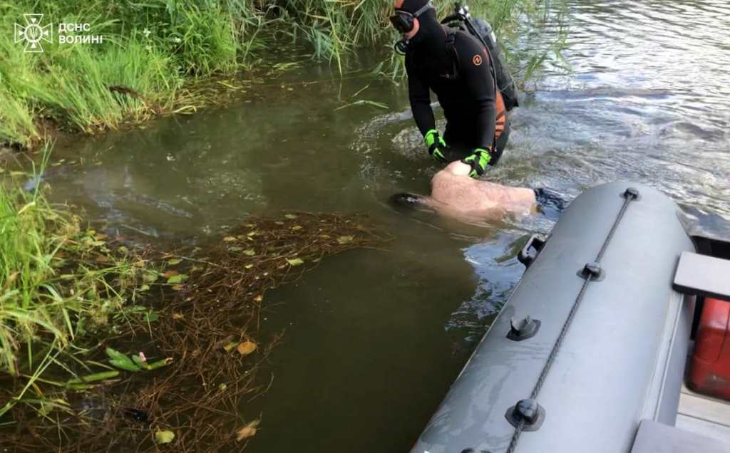 Водолази знайшли тіло чоловіка, який хотів переплисти водойму поблизу Луцька