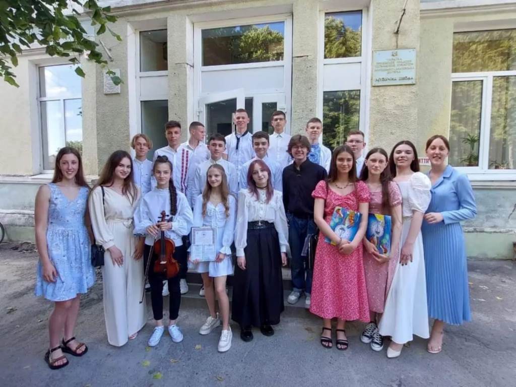 У Володимирській дитячій музичній школі вручили свідоцтва випускникам