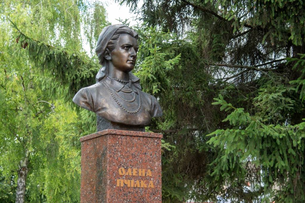 У Луцьку відбувся літературно-музичний вечір присвячений Олені Пчілці