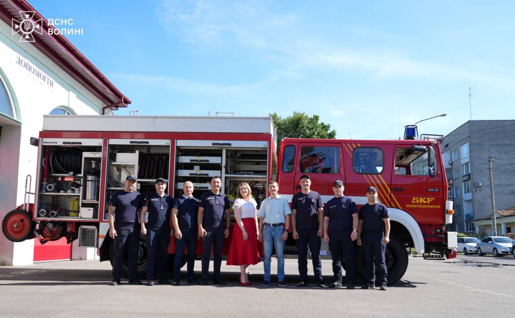 У Луцьку рятувальники отримали спеціальний аварійно-рятувальний автомобіль від німецьких партнерів