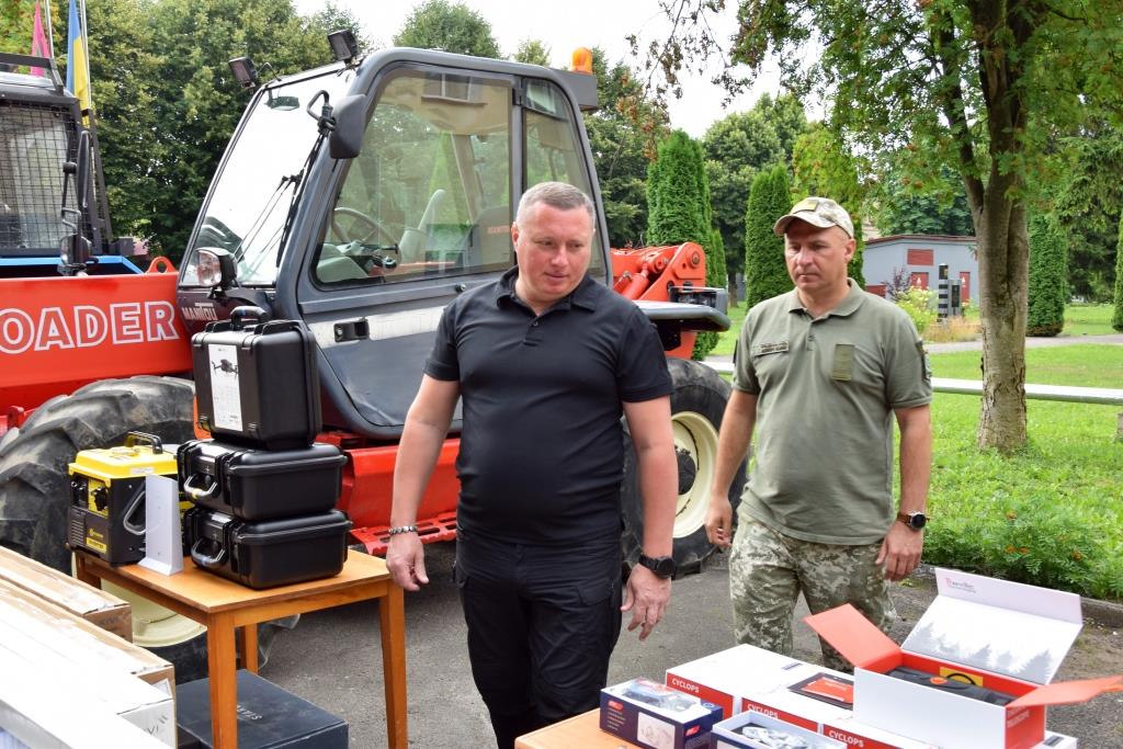 На Волині прикордонникам передали автомобільну і спеціальну техніку та інше потрібне майно