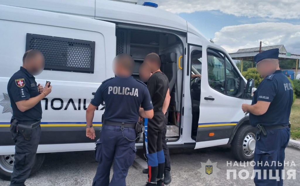 Маневицькі поліцейські розшукали злочинця у Республіці Польща: зарубіжні колеги забезпечили його екстрадицію