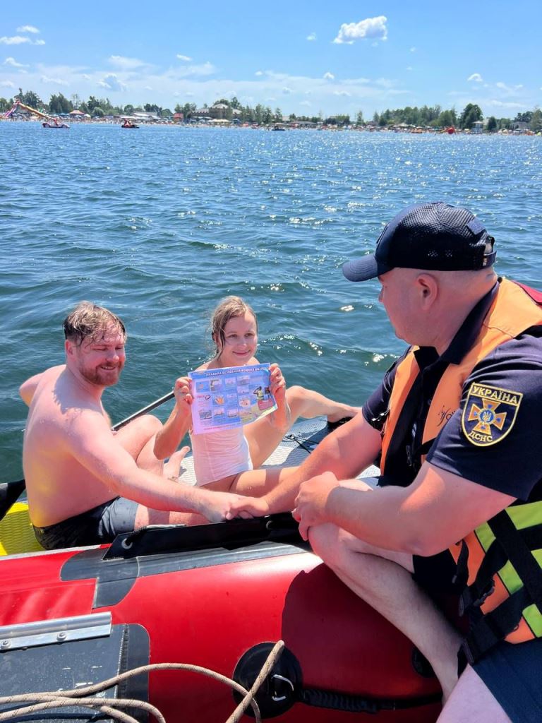 Волинські рятувальники нагадували волинянам про правила безпеки під час купання