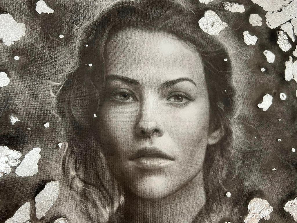 У Нововолинську запрошують на виставу робіт ковельської портретистки Анни Дідіцької