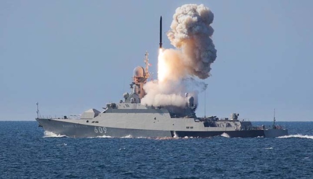 росія тримає у Чорному морі два носії «Калібрів», загальний залп – до 12 ракет
