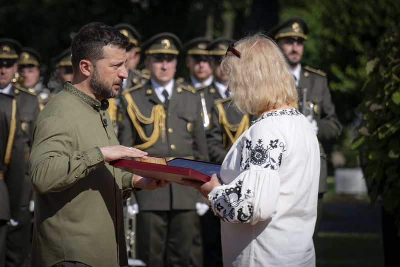 Президент вручив «Зірку Героя» рідним полеглого володимирчанина Володимира Голядинця