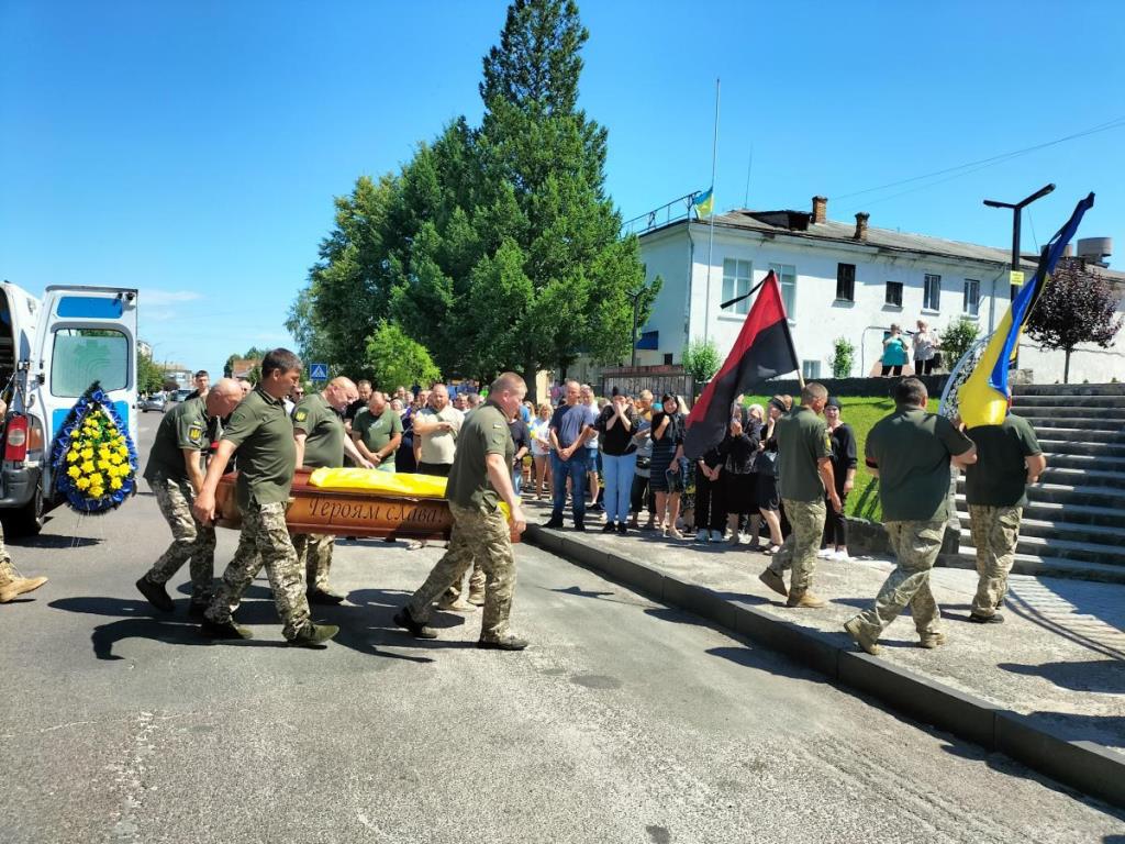 Рожищенська громада попрощалася з загиблим Героєм Сергієм Марусюком