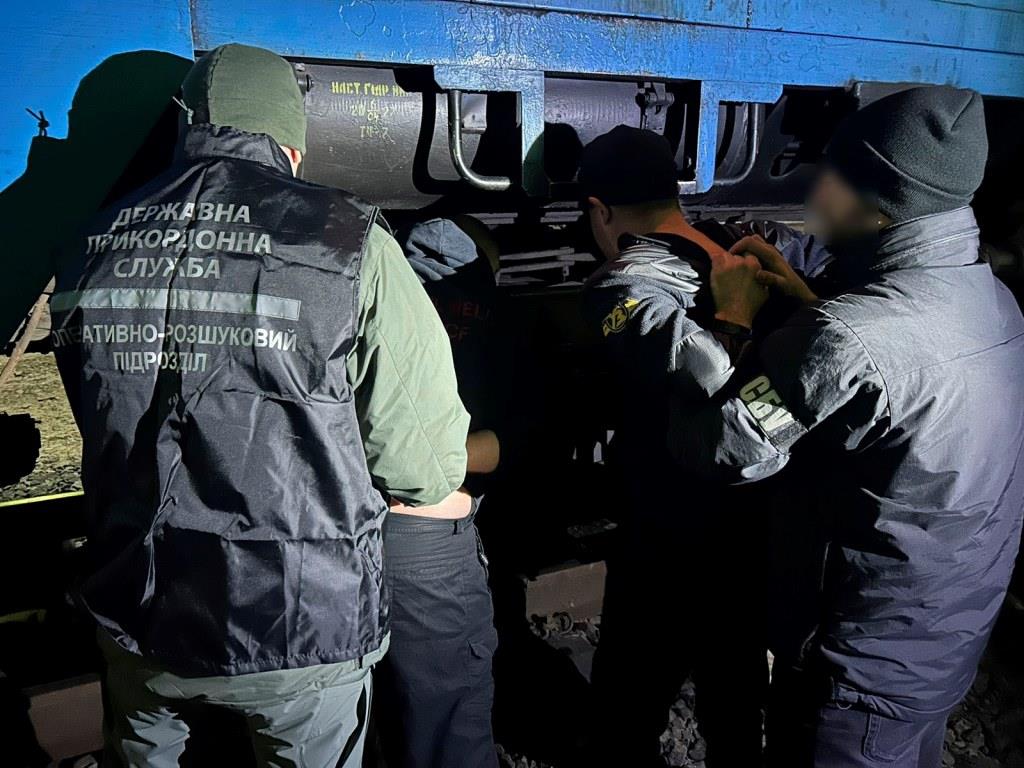 На Волині викрили залізничників, які переправляли громадян через кордон