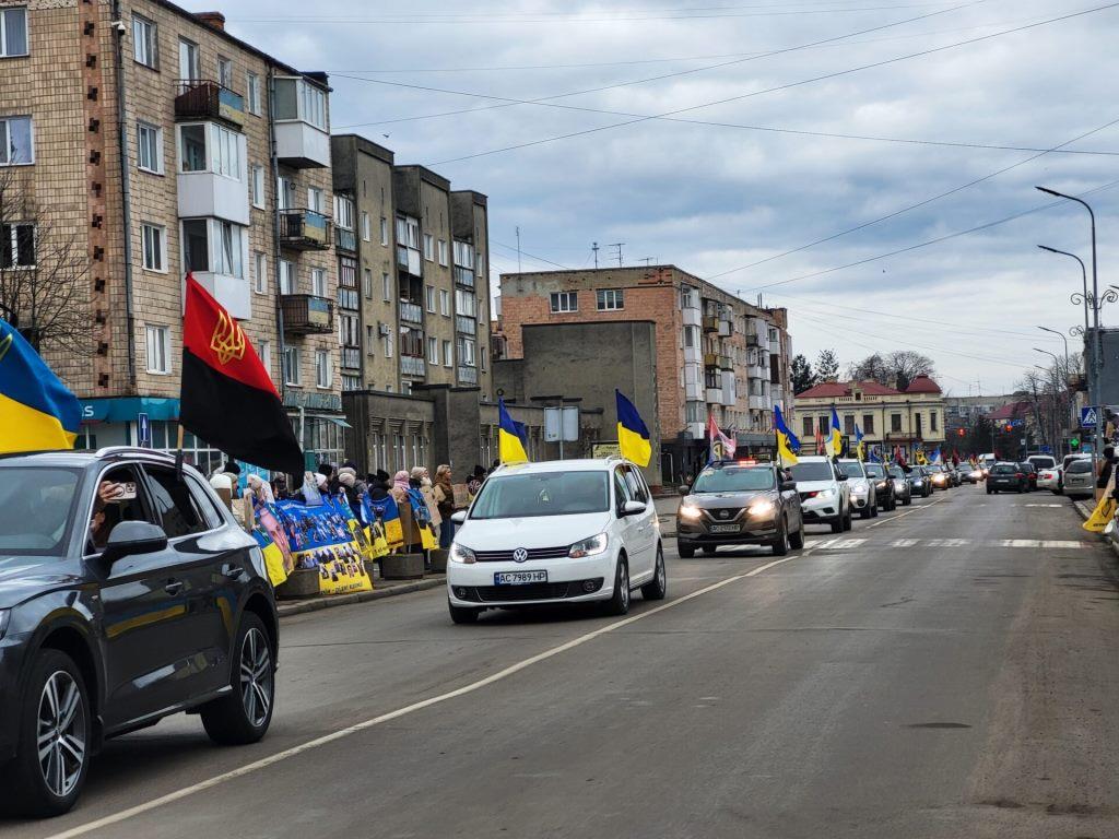 У Ковелі організували масштабний автопробіг на підтримку військовополонених