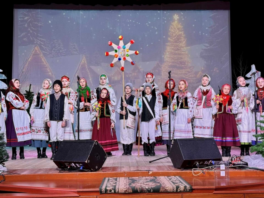 У Нововолинську виступив фольклорний гурт «Перлинка» із благодійною програмою