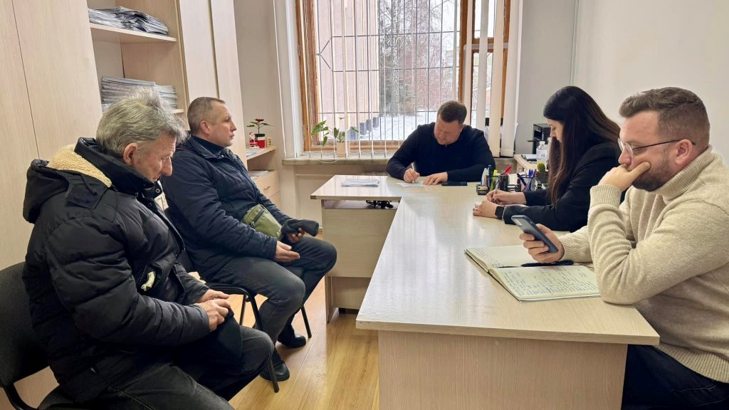 Підтоплення, ремонт доріг та матеріальна допомога: Нововолинський міський голова провів прийом громадян