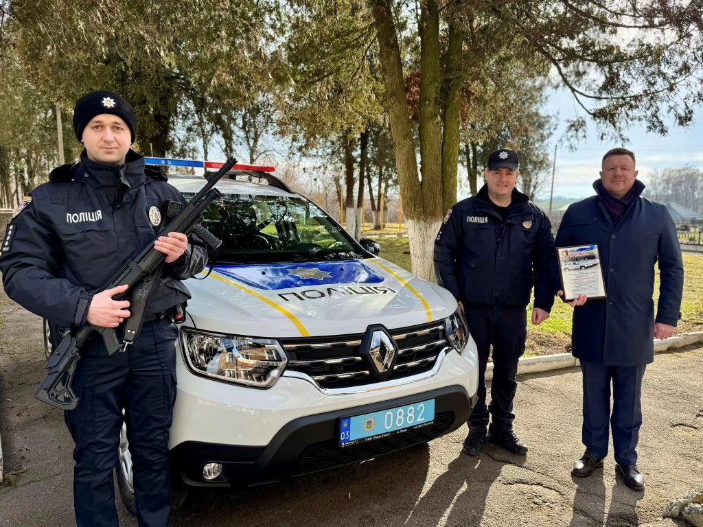 Нововолинська громада отримала службовий автомобіль для поліцейського офіцера громади