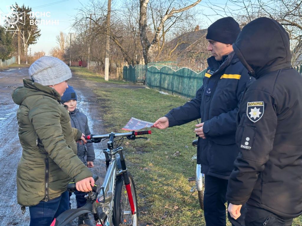 На Волині фахівці ДСНС нагадали про відповідальність за випалювання сухої рослинності та провели моніторинг пожеж
