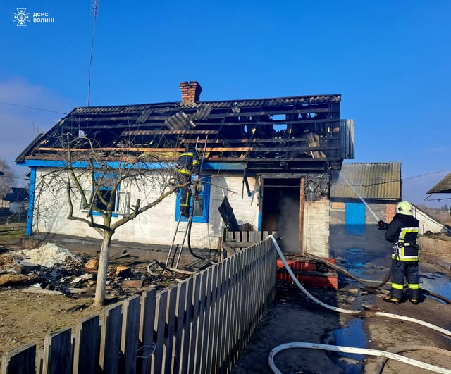 У Рожищі рятувальники ліквідували пожежу в житловому будинку