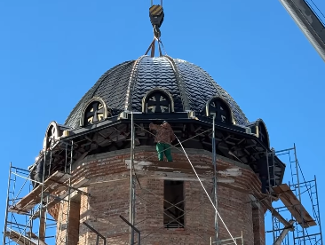 На луцькому храмі Ікони Холмської Богоматері встановили центральний купол