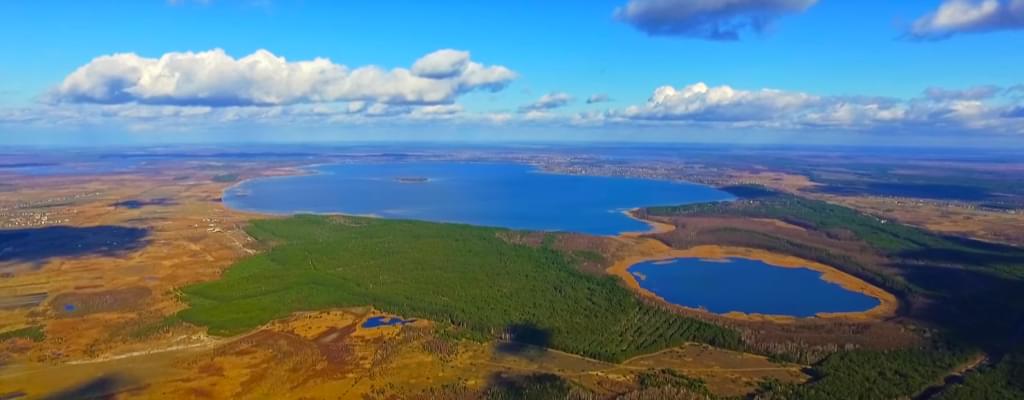 На Волині посадовця ГУ Держгеокадастру викрили на оборудках із земельними ділянками на березі озера Світязь