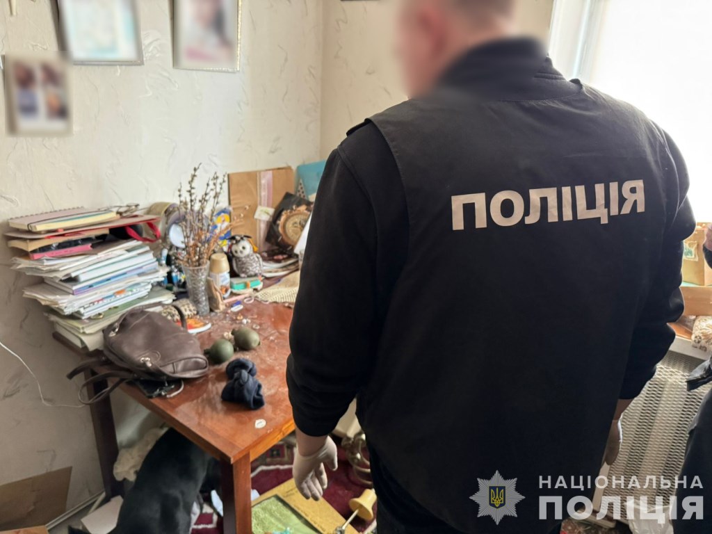 Гранати, набої та наркотики: волинські поліцейські провели низку результативних обшуків