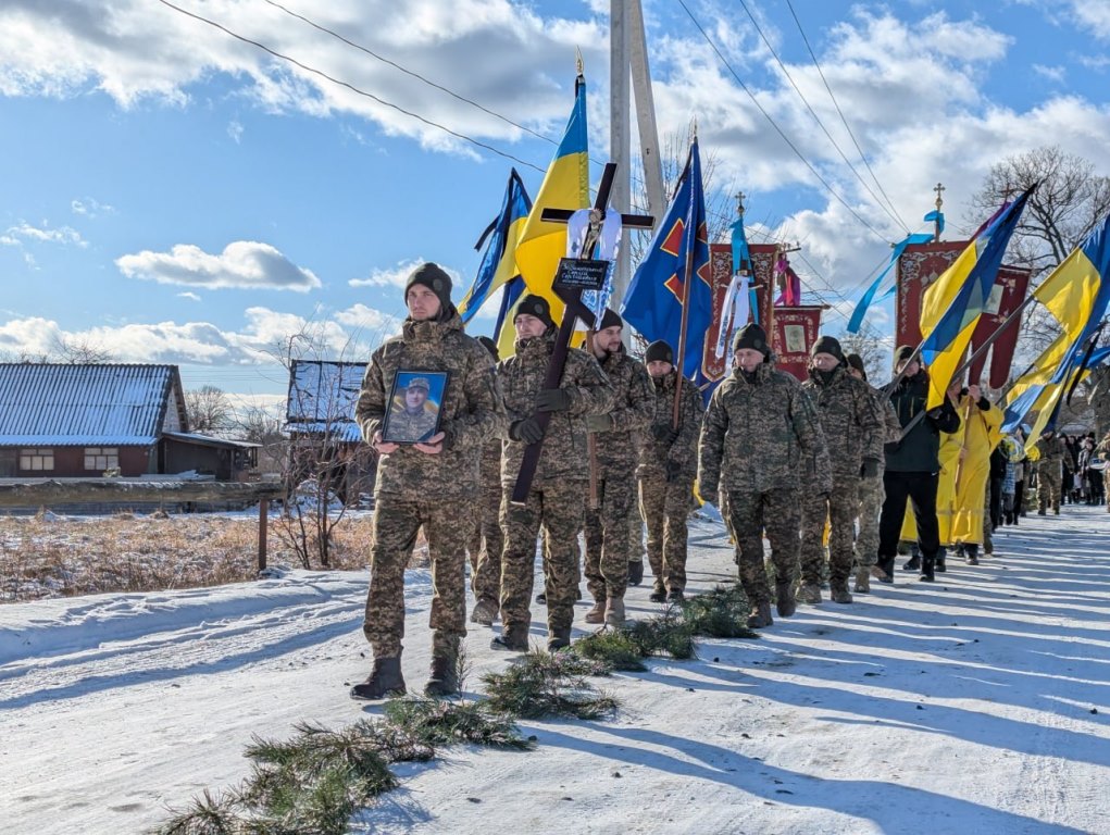 У Ковельській громаді провели в останню земну дорогу військовослужбовця Сергія Заболотського, який трагічно загинув у ДТП
